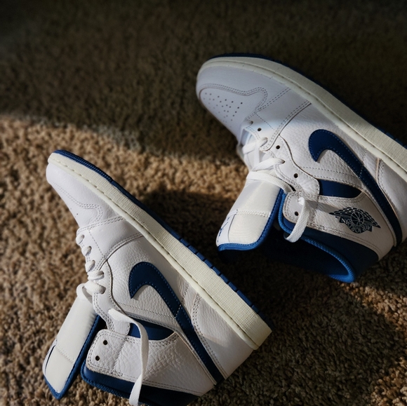 Nike Air Jordan 1 Size 9 Mid SE White/Sail/Industrial Blue FN5215 141 Men New - Picture 9 of 11